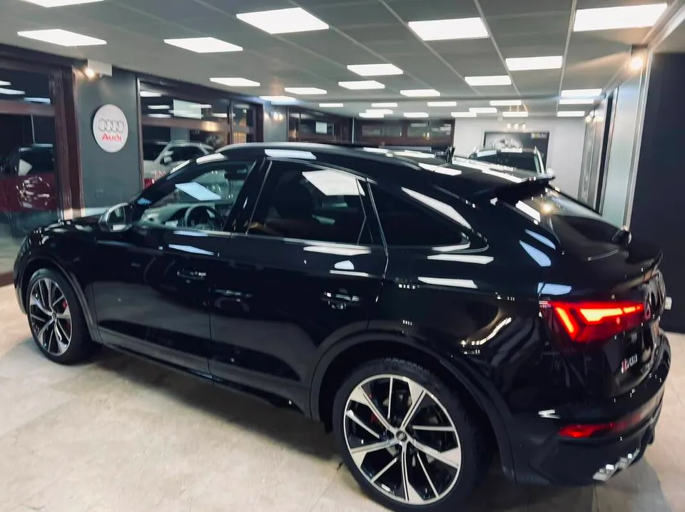 Audi SQ5 Sportback 3.0 tdi mhev quattro — fotografia 8 di 10